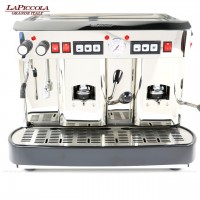 Espressomaschine für ESE-Pads (44 mm Standardpads) mit zwei Brühgruppen (7g/7g), automatische Dosierung, poliertem Edelstahl mit Seitenteilen ebenfalls in... Espressomaschine für ESE-Pads (44 mm Standardpads) mit zwei Brühgruppen (7g/7g), automatische Dosierung, poliertem Edelstahl mit Seitenteilen ebenfalls in Edelstahl, Milchaufschäumer und Wassertank Diese Maschine ist in weiteren Ausführungen erhältlich