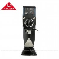 Kaffeemühle, Farbe RAL 9005 Tiefschwarz - matt Feinstruktur, 62 cm hoch mit einem Trichterinhalt von ca. 900 g. Optimal für den Betrieb in Shops,... Kaffeemühle, Farbe RAL 9005 Tiefschwarz - matt Feinstruktur, 62 cm hoch mit einem Trichterinhalt von ca. 900 g. Optimal für den Betrieb in Shops, Röstereien und im Labor geeignet. Artikelcodierung Mahlkönig: Gua VH110 BK4 H1 SA Q1 A2 F DE 33, EAN-Co