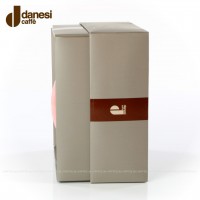 Vorschau: 2 farbige (pinke) DANESI Espressotassen mit Untertasse im Geschenkkarton, EAN-Code: 8000135010280 Vorschau: 2 farbige (pinke) DANESI Espressotassen mit Untertasse im Geschenkkarton, EAN-Code: 8000135010280