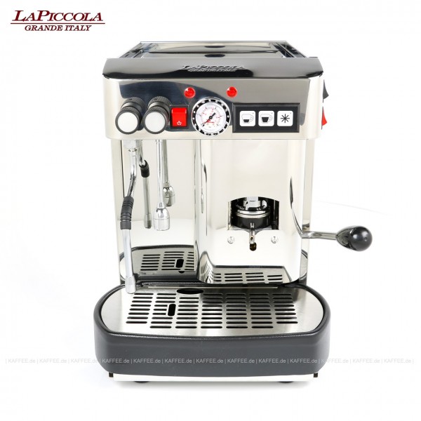 Espressomaschine für ESE-Pads (44 mm Standardpads) mit einer Brühgruppe (7g), automatische Dosierung, Edelstahl mit Seitenteile ebenfalls in Edelstahl, Milchaufschäumer und Wassertank
Diese Maschine ist in weiteren Ausführungen erhältlich: zum Beispiel